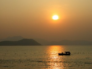 Sunrise_Sanya_China_by_Phoolanjaya