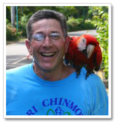 ashrita-furman-macaw